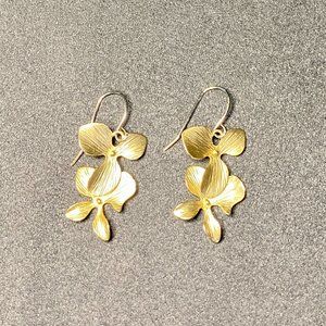 Goldtone dangle flower earrings